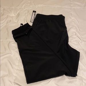 !!NWT!! Men’s 3/4 length joggers. Blk.